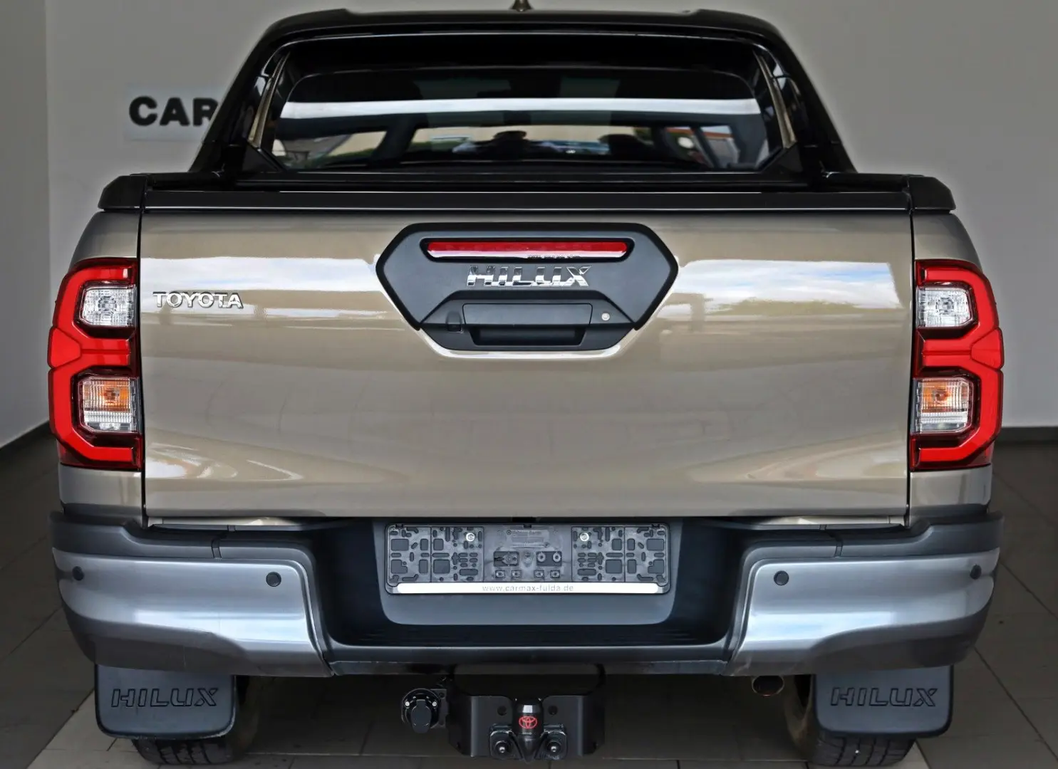 Hilux 2.8 D-4D Invincible Sport