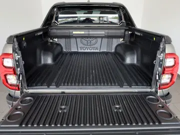 Hilux 2.8 D-4D Invincible Sport