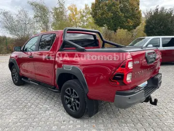 Hilux Invincible 2.8