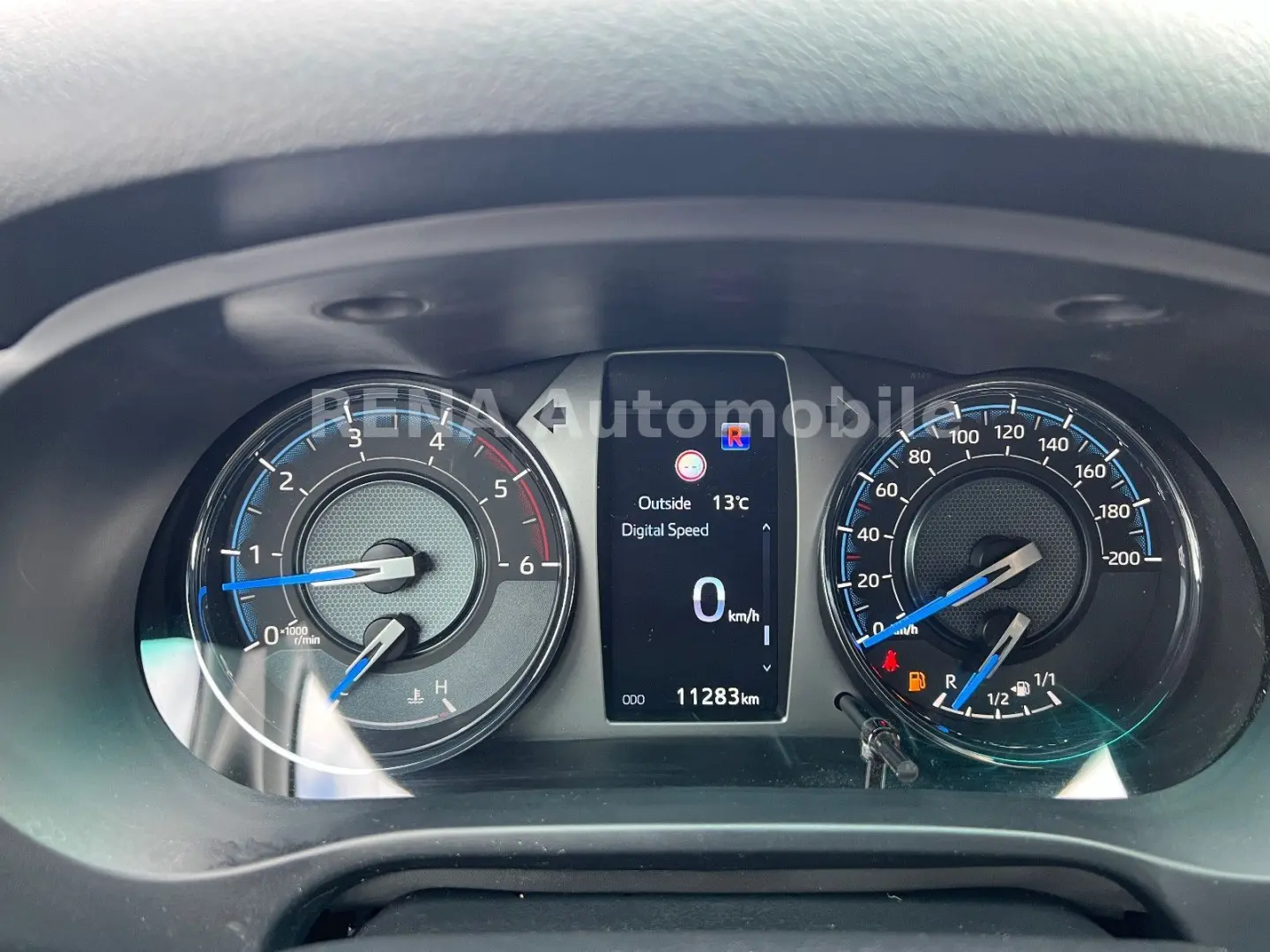 Hilux Invincible 2.8