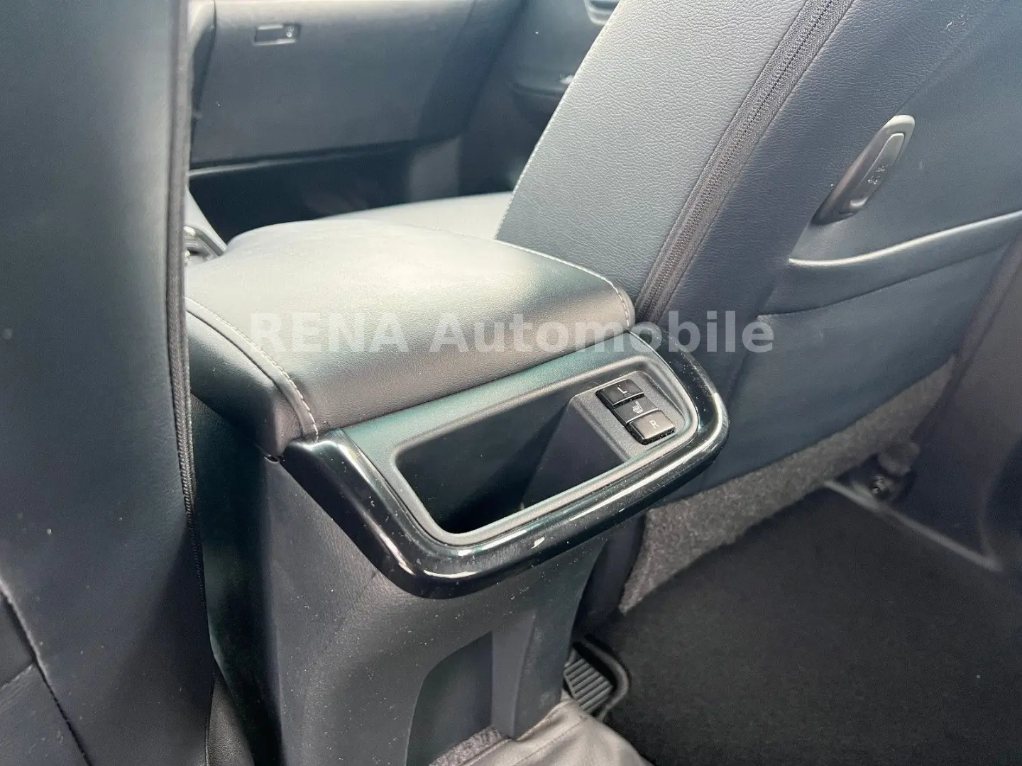 Hilux Invincible 2.8