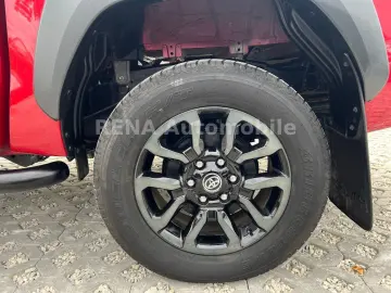 Hilux Invincible 2.8