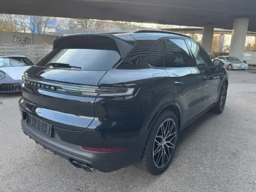 Cayenne S E-Hybrid DVD im Fond Beifahrerdisplay