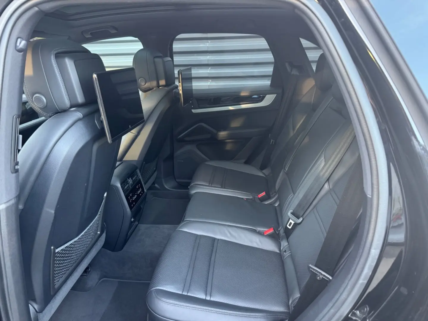 Cayenne S E-Hybrid DVD im Fond Beifahrerdisplay