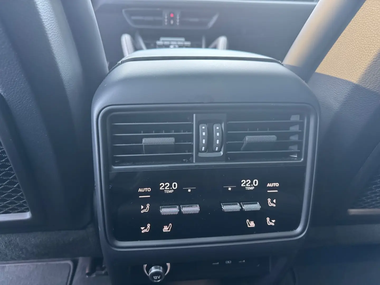 Cayenne S E-Hybrid DVD im Fond Beifahrerdisplay