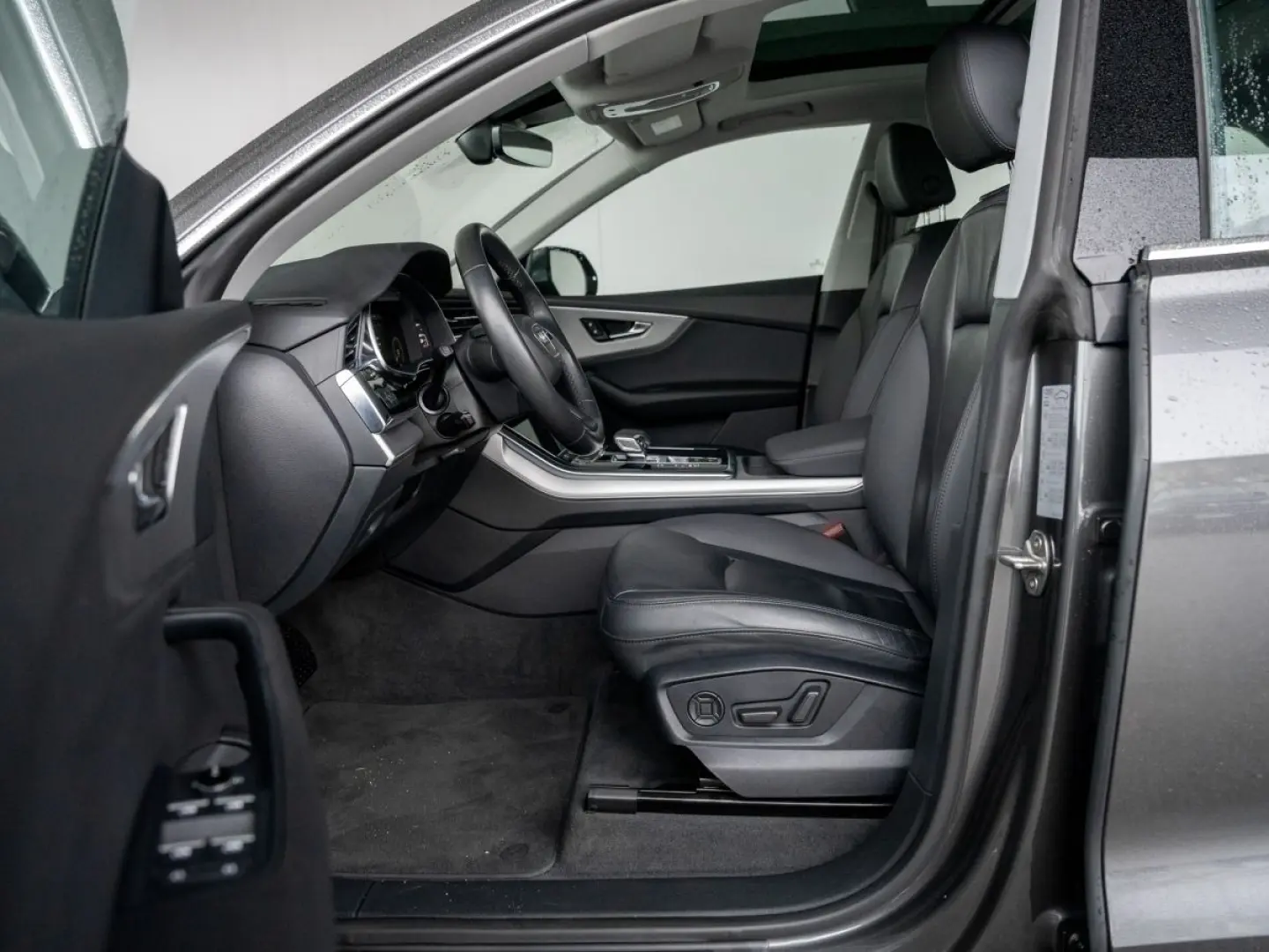 Q8 SUV TFSI e 55 TFSI e quattro 280(381) tiptron