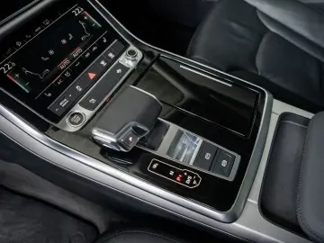 Q8 SUV TFSI e 55 TFSI e quattro 280(381) tiptron