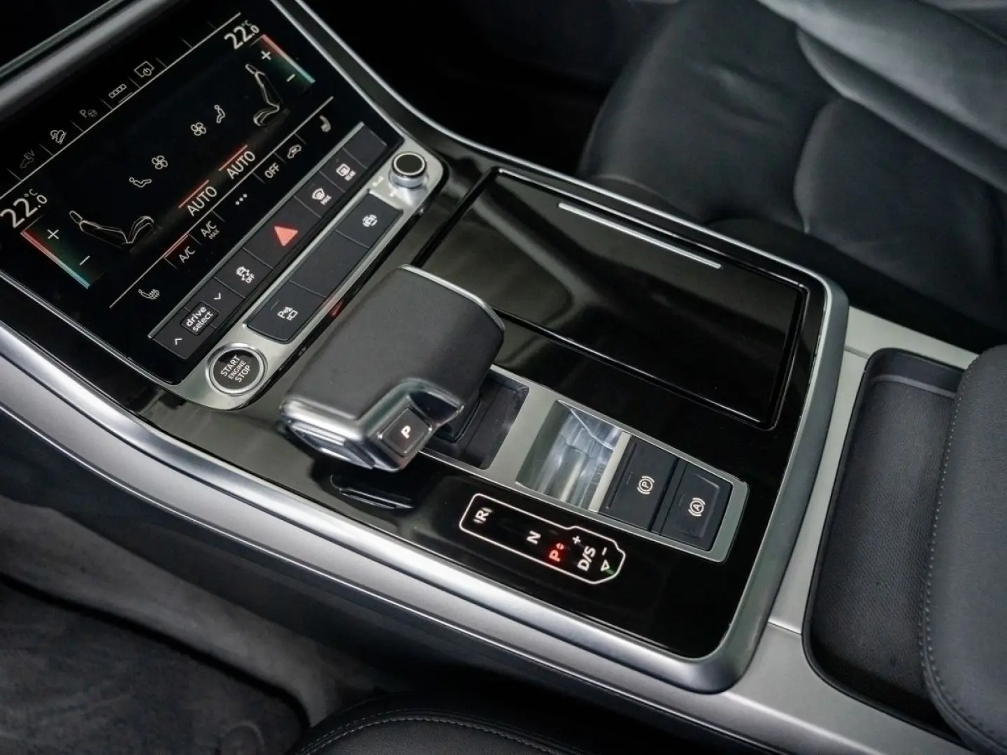 Q8 SUV TFSI e 55 TFSI e quattro 280(381) tiptron