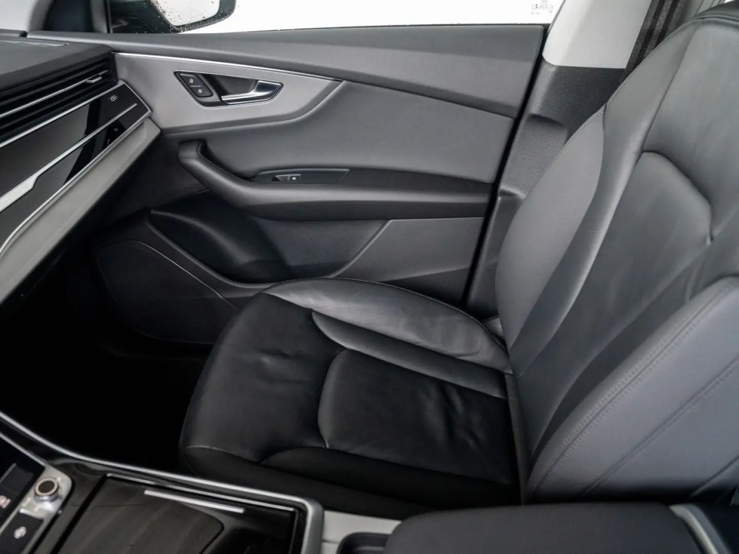 Q8 SUV TFSI e 55 TFSI e quattro 280(381) tiptron