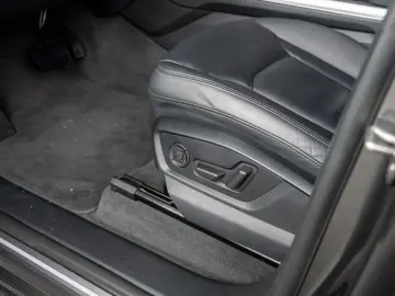 Q8 SUV TFSI e 55 TFSI e quattro 280(381) tiptron