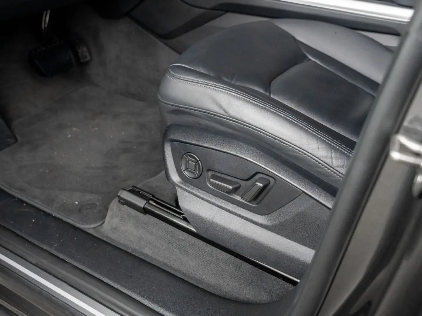 Q8 SUV TFSI e 55 TFSI e quattro 280(381) tiptron