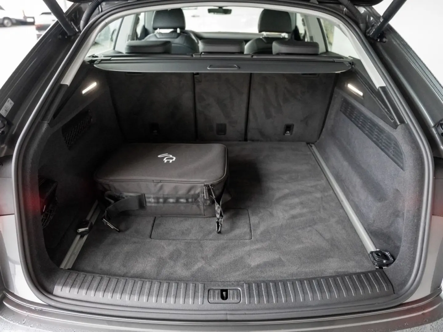 Q8 SUV TFSI e 55 TFSI e quattro 280(381) tiptron