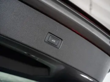 Q8 SUV TFSI e 55 TFSI e quattro 280(381) tiptron