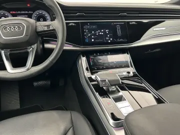Audi Q8 55 TFSI quattro S line Navi Matrix Alu AHK HU