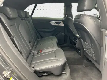 Audi Q8 55 TFSI quattro S line Navi Matrix Alu AHK HU