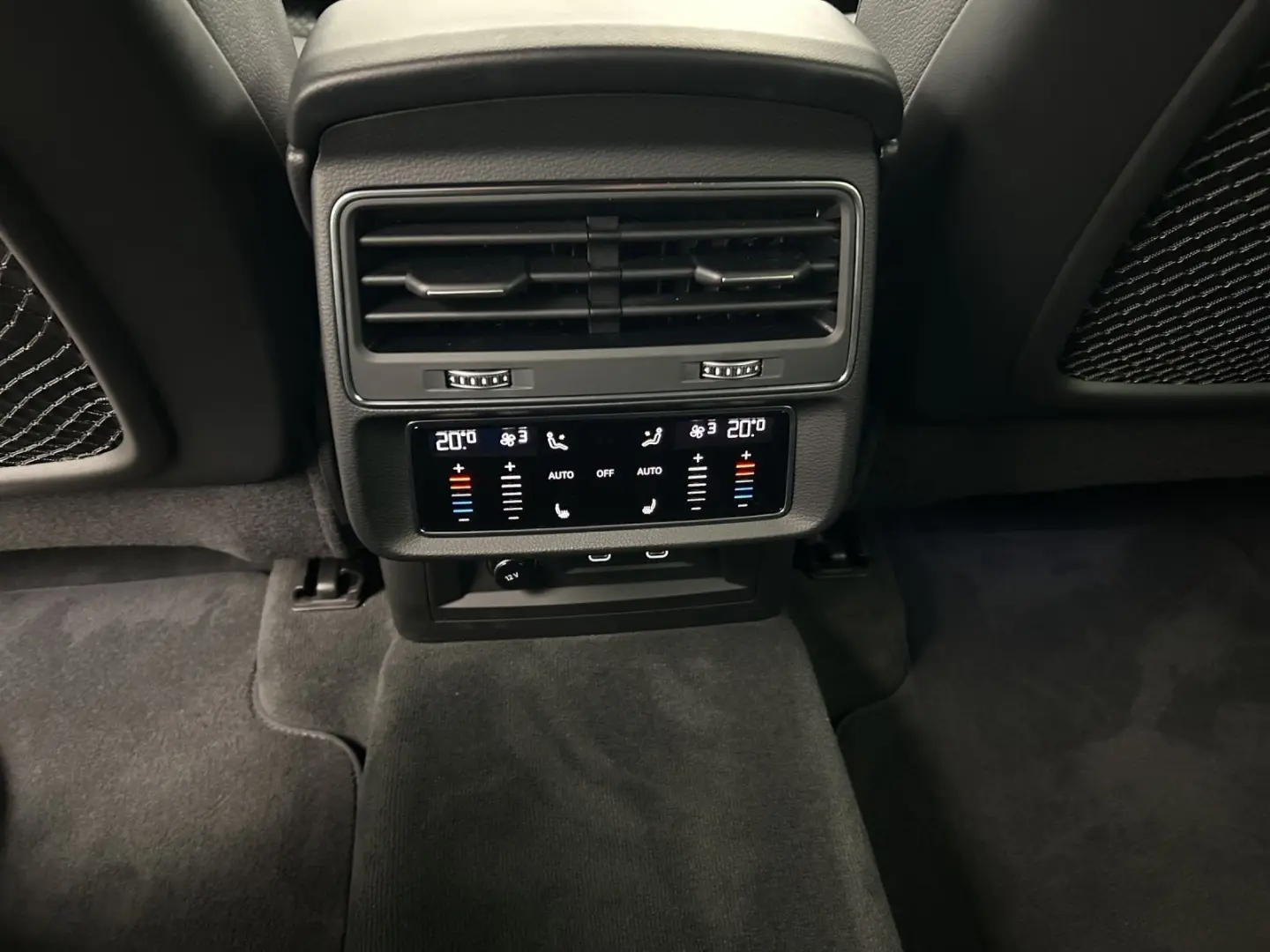 Audi Q8 55 TFSI quattro S line Navi Matrix Alu AHK HU