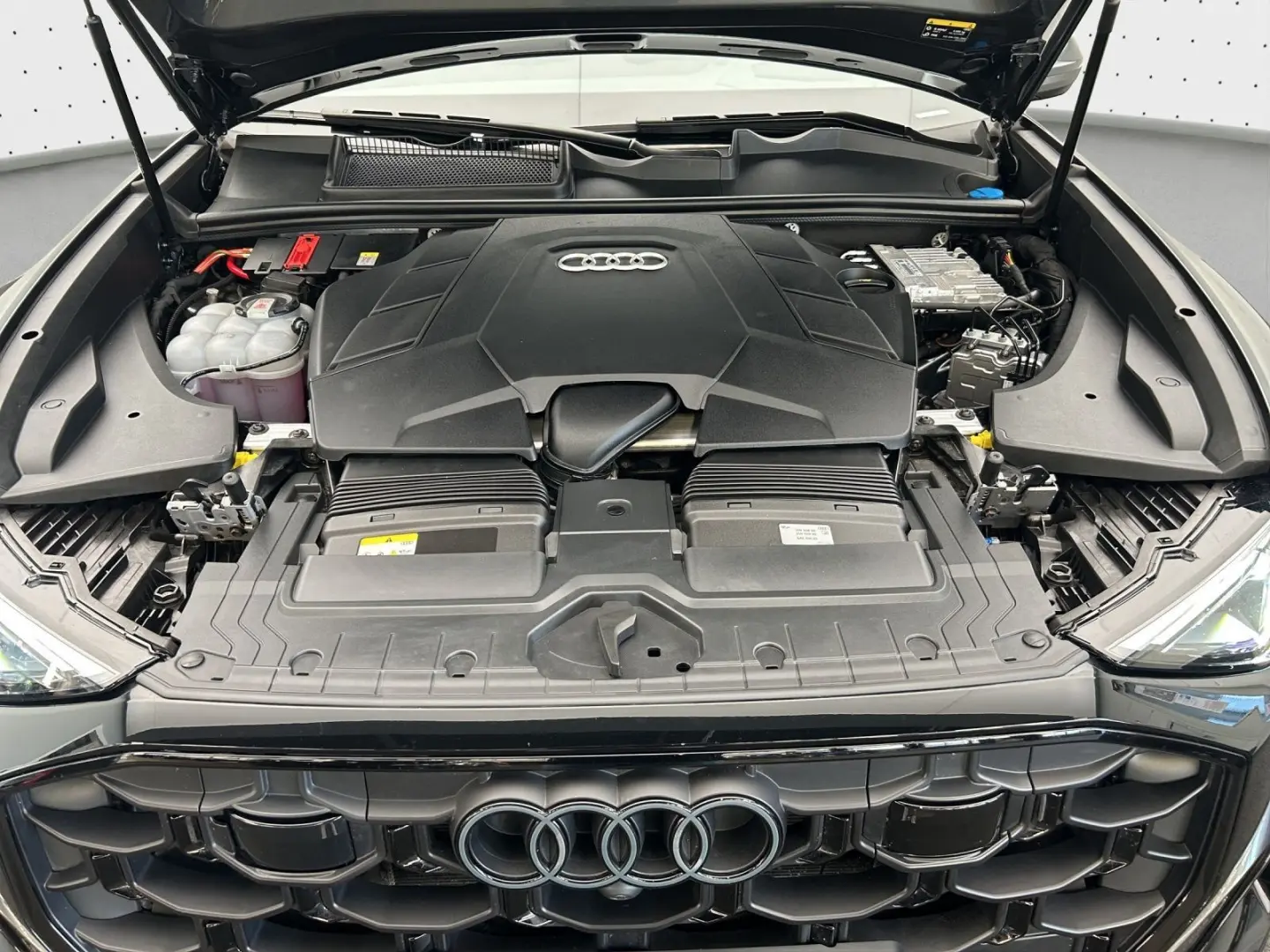 Audi Q8 55 TFSI quattro S line Navi Matrix Alu AHK HU