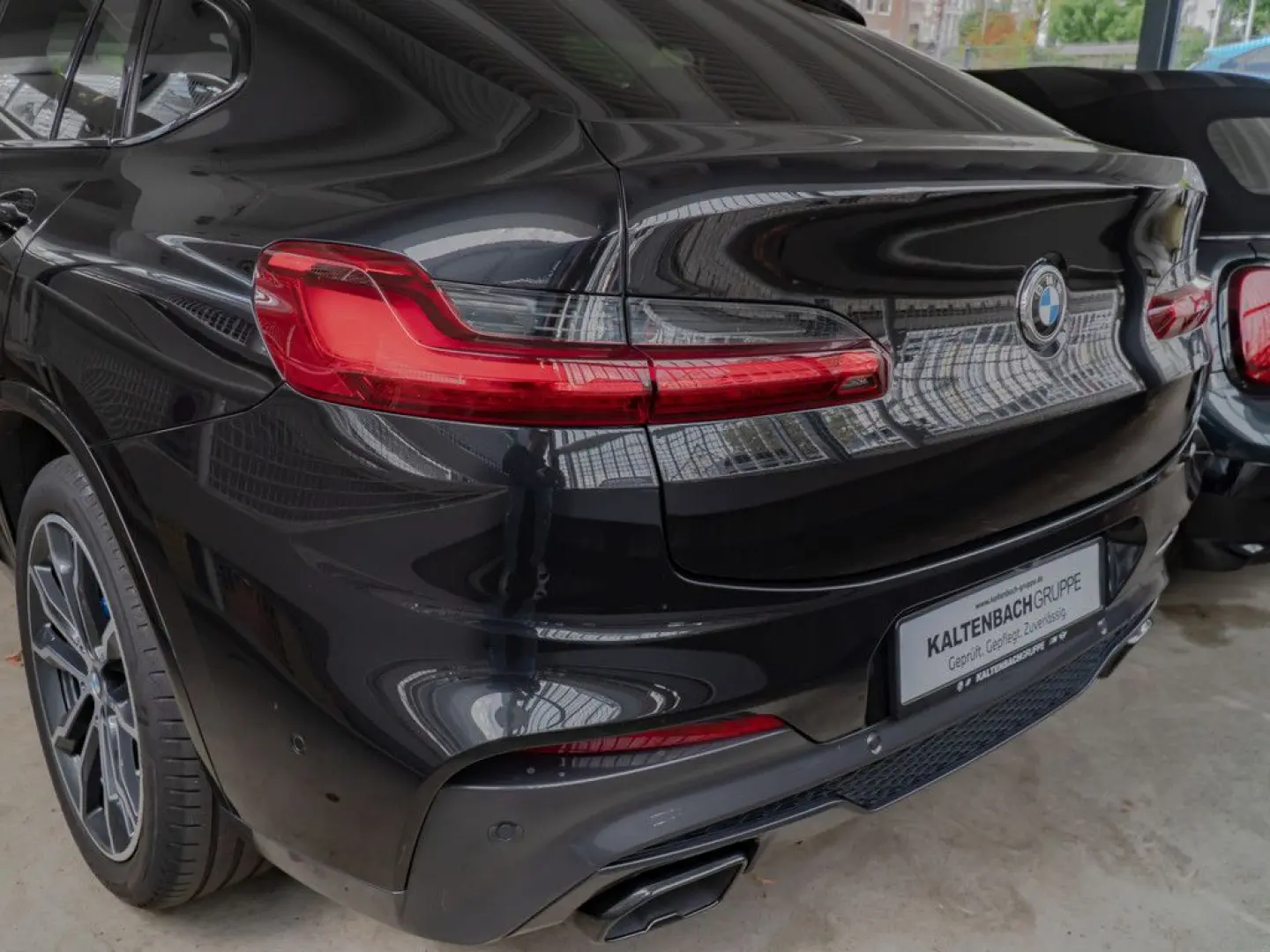 X4 M40i HUD 360
