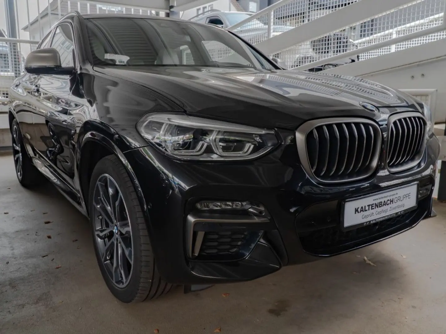 X4 M40i HUD 360