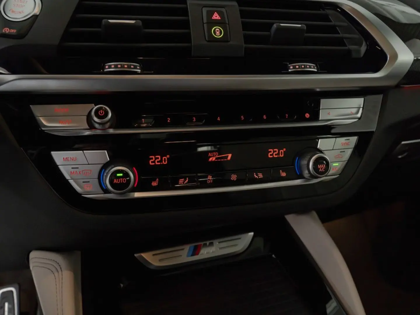 X4 M40i HUD 360