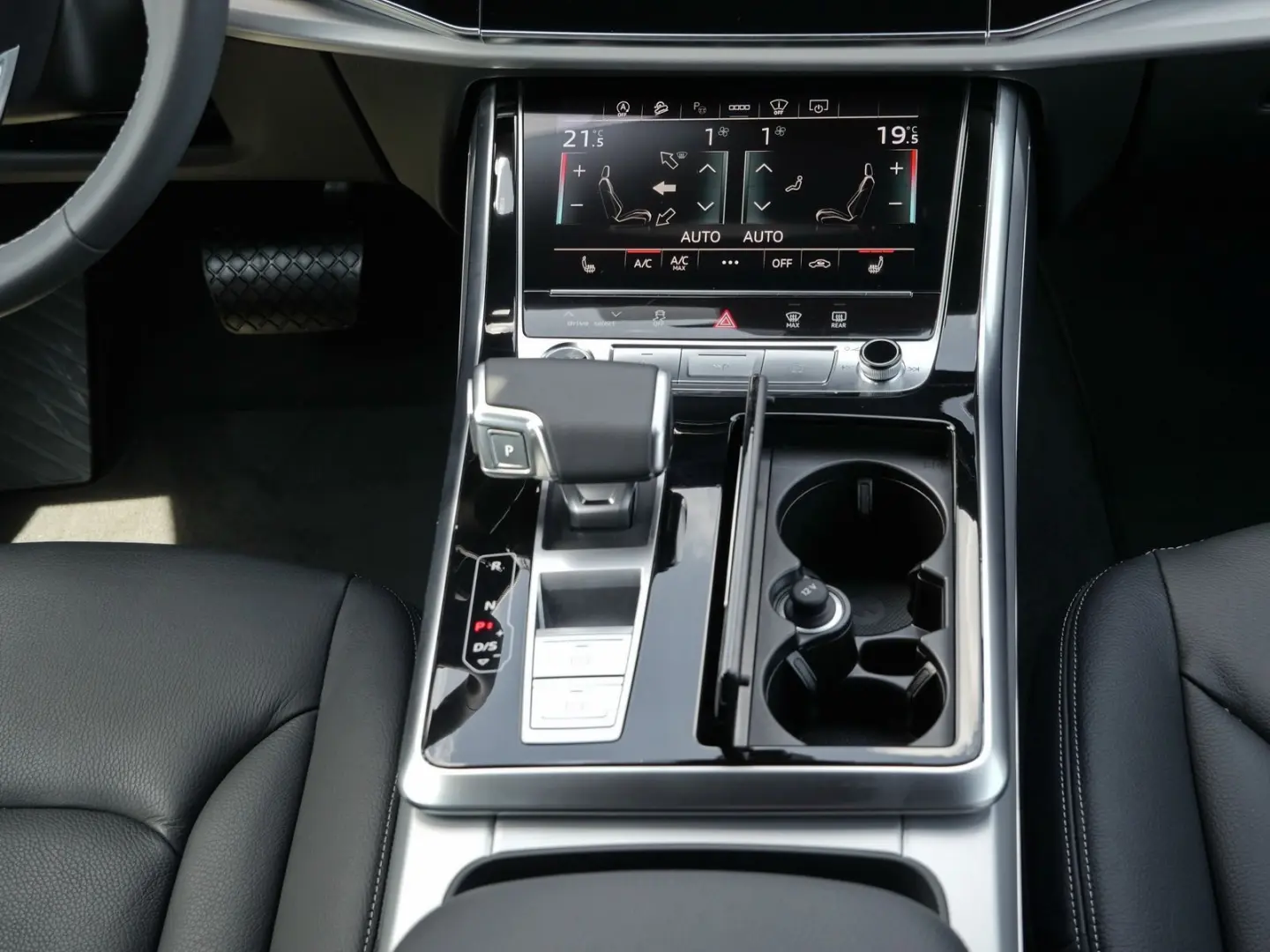 Q8 55 TFSI quattro S line air Tour 360  Matrix