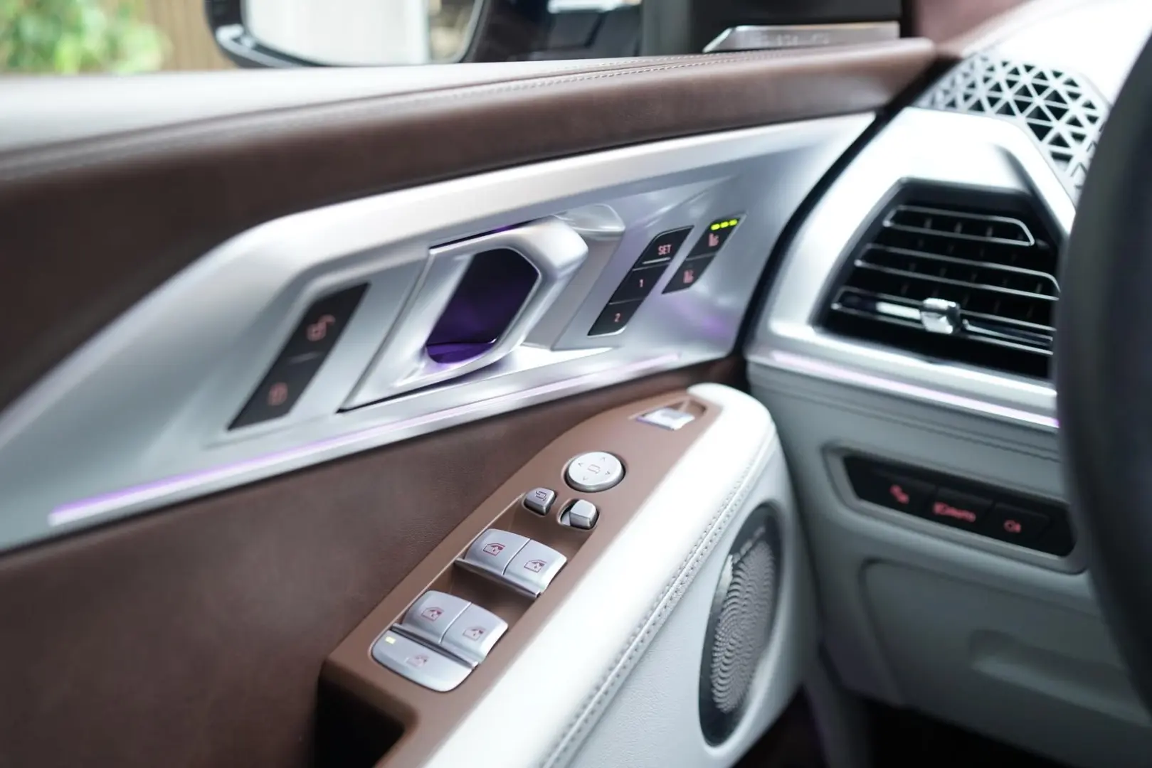 XM50e   B&W   Massage   Integral   SoftCl   HUD