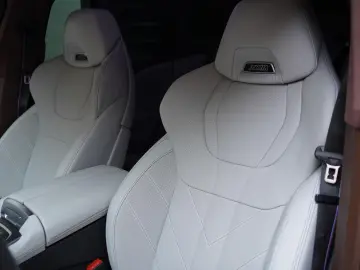 XM50e   B&W   Massage   Integral   SoftCl   HUD