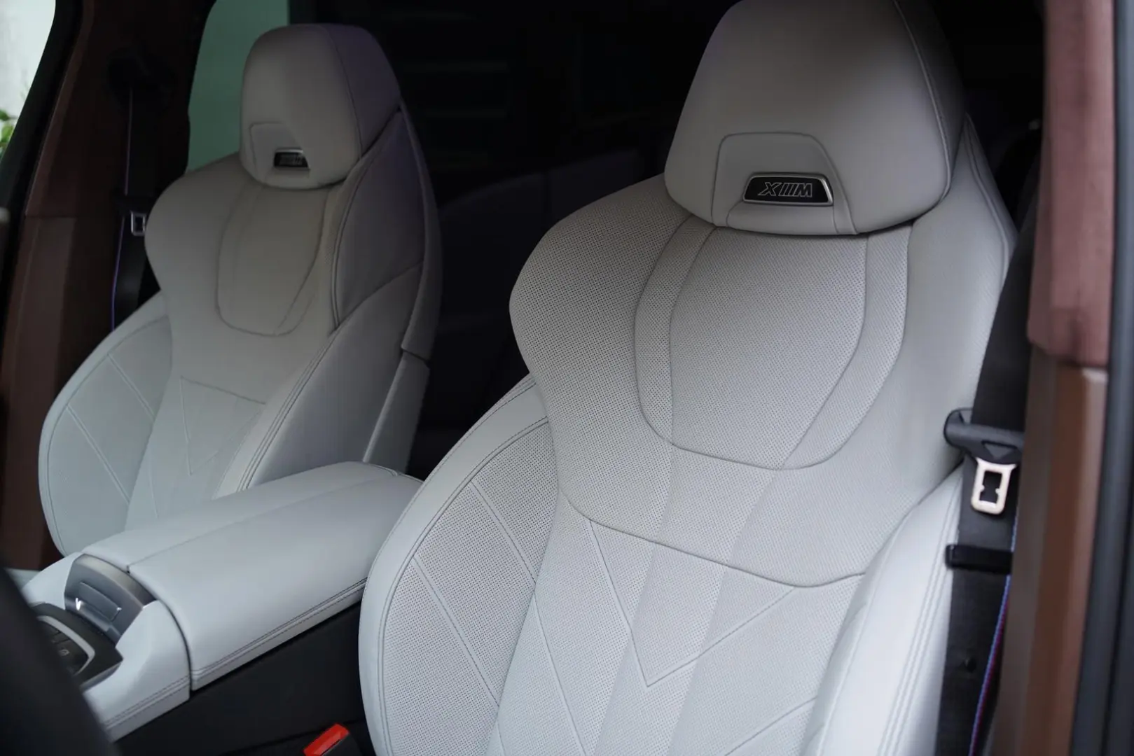 XM50e   B&W   Massage   Integral   SoftCl   HUD