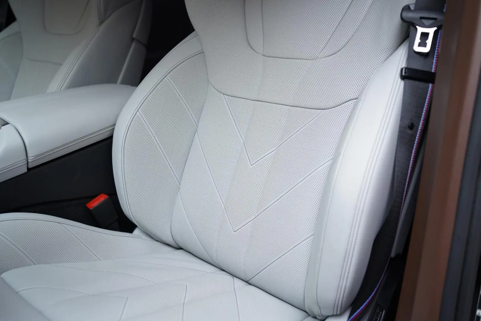 XM50e   B&W   Massage   Integral   SoftCl   HUD