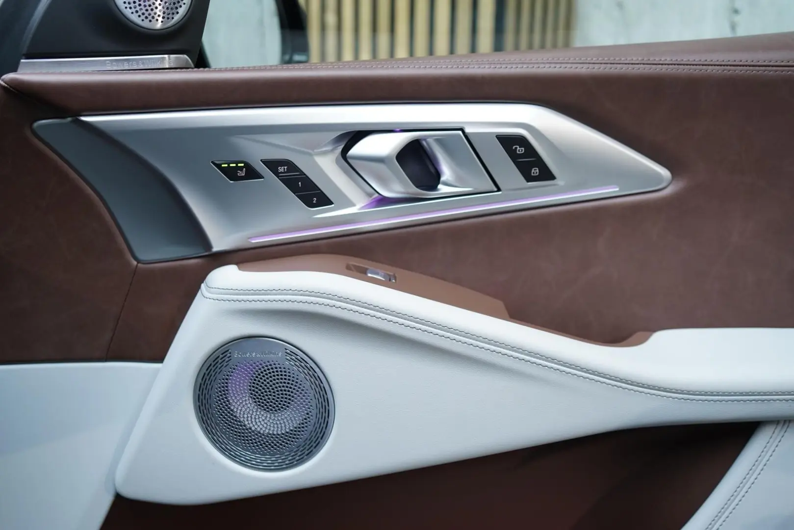 XM50e   B&W   Massage   Integral   SoftCl   HUD