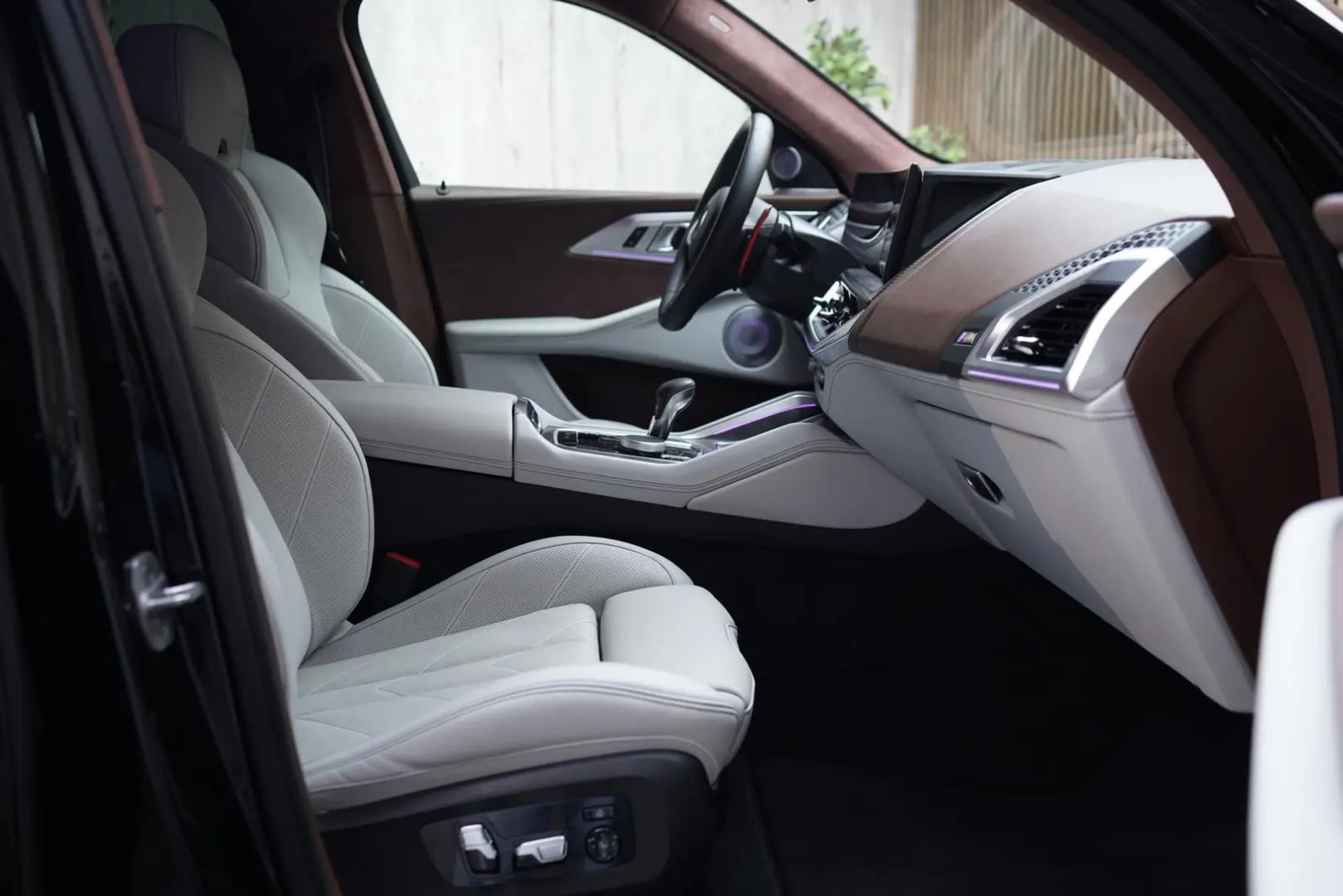 XM50e   B&W   Massage   Integral   SoftCl   HUD