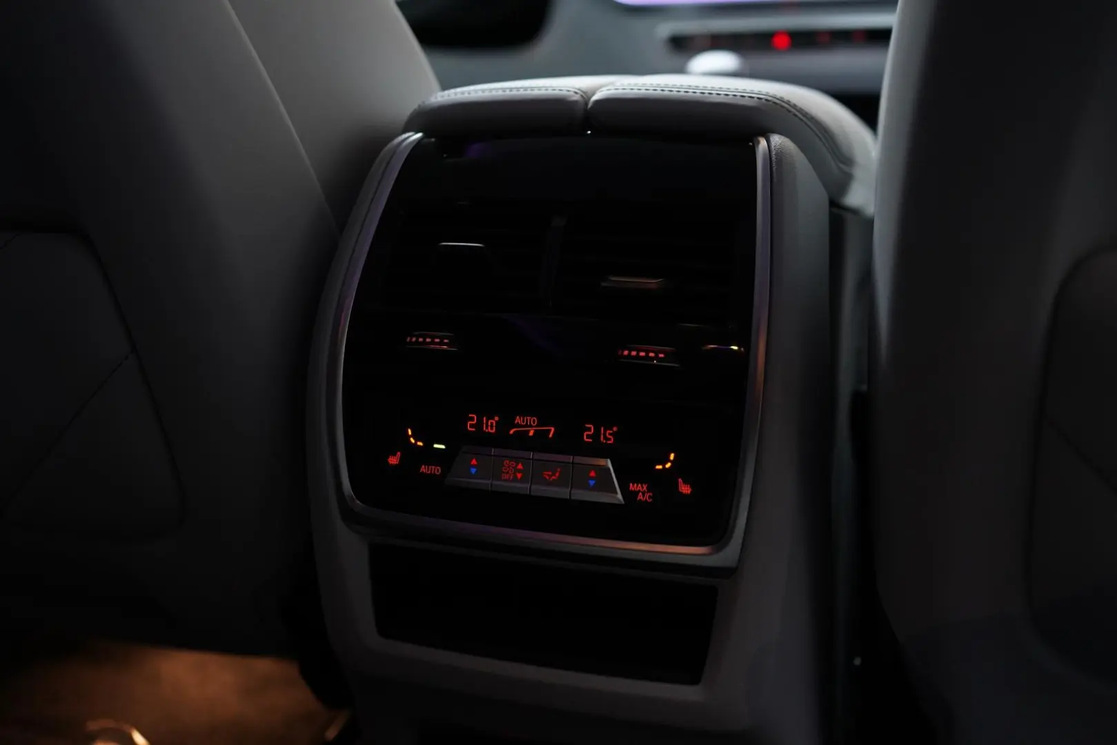 XM50e   B&W   Massage   Integral   SoftCl   HUD