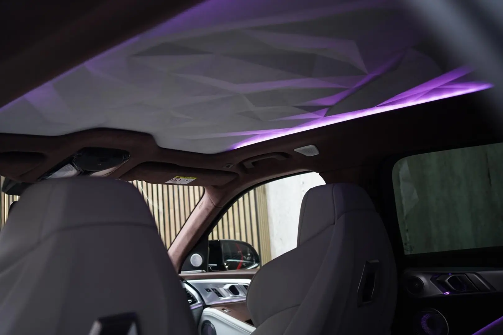 XM50e   B&W   Massage   Integral   SoftCl   HUD