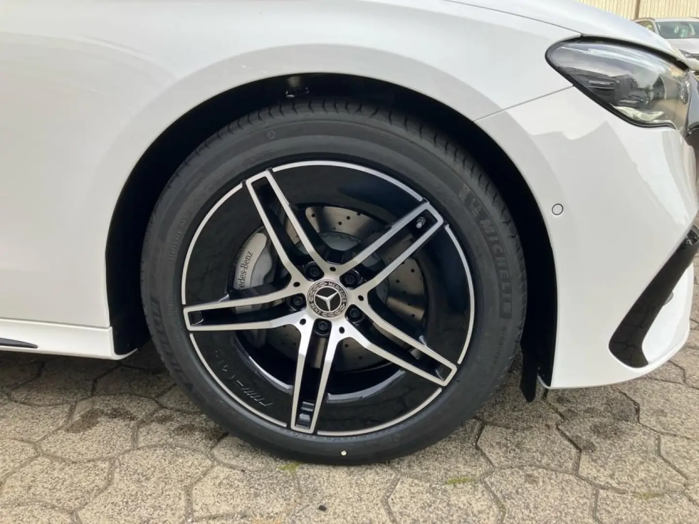 E 200 AMG Superscreen Night Panorama-SD