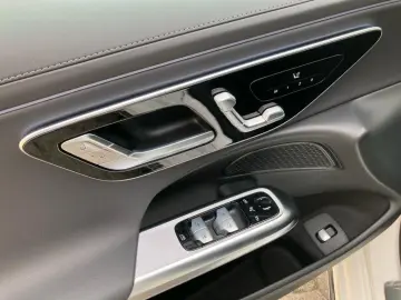 E 200 AMG Superscreen Night Panorama-SD