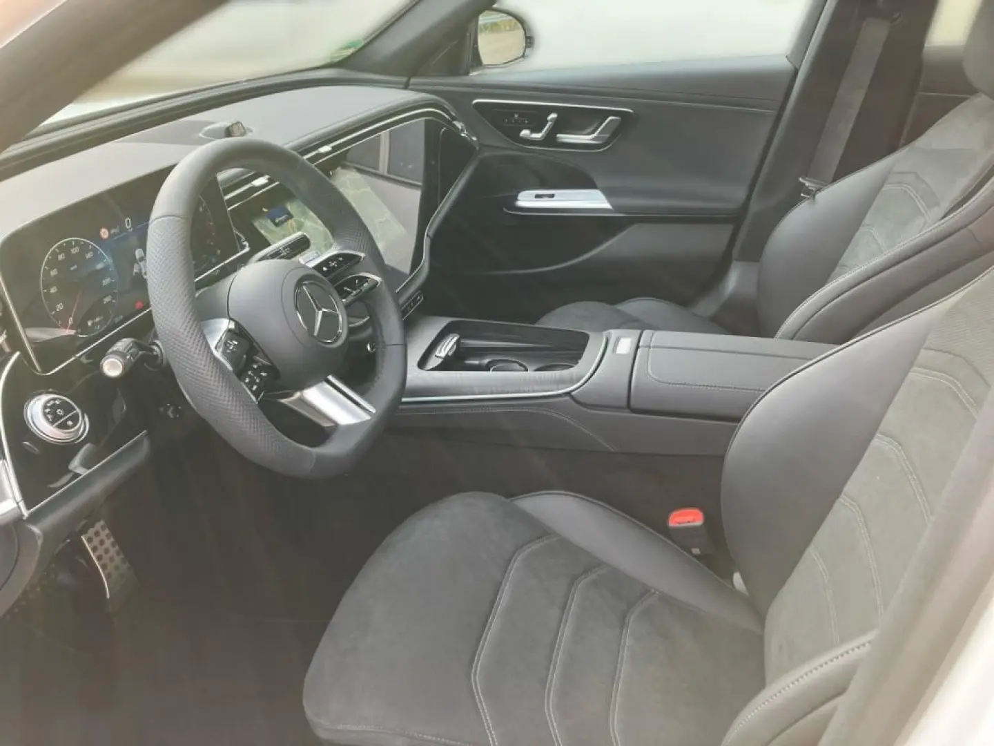 E 200 AMG Superscreen Night Panorama-SD