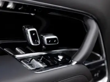 Range Rover 3.0 P550e Autobiography PHEV SV Colo