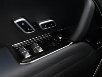 Range Rover Sport 3.0 P550e Autobiography   Cara