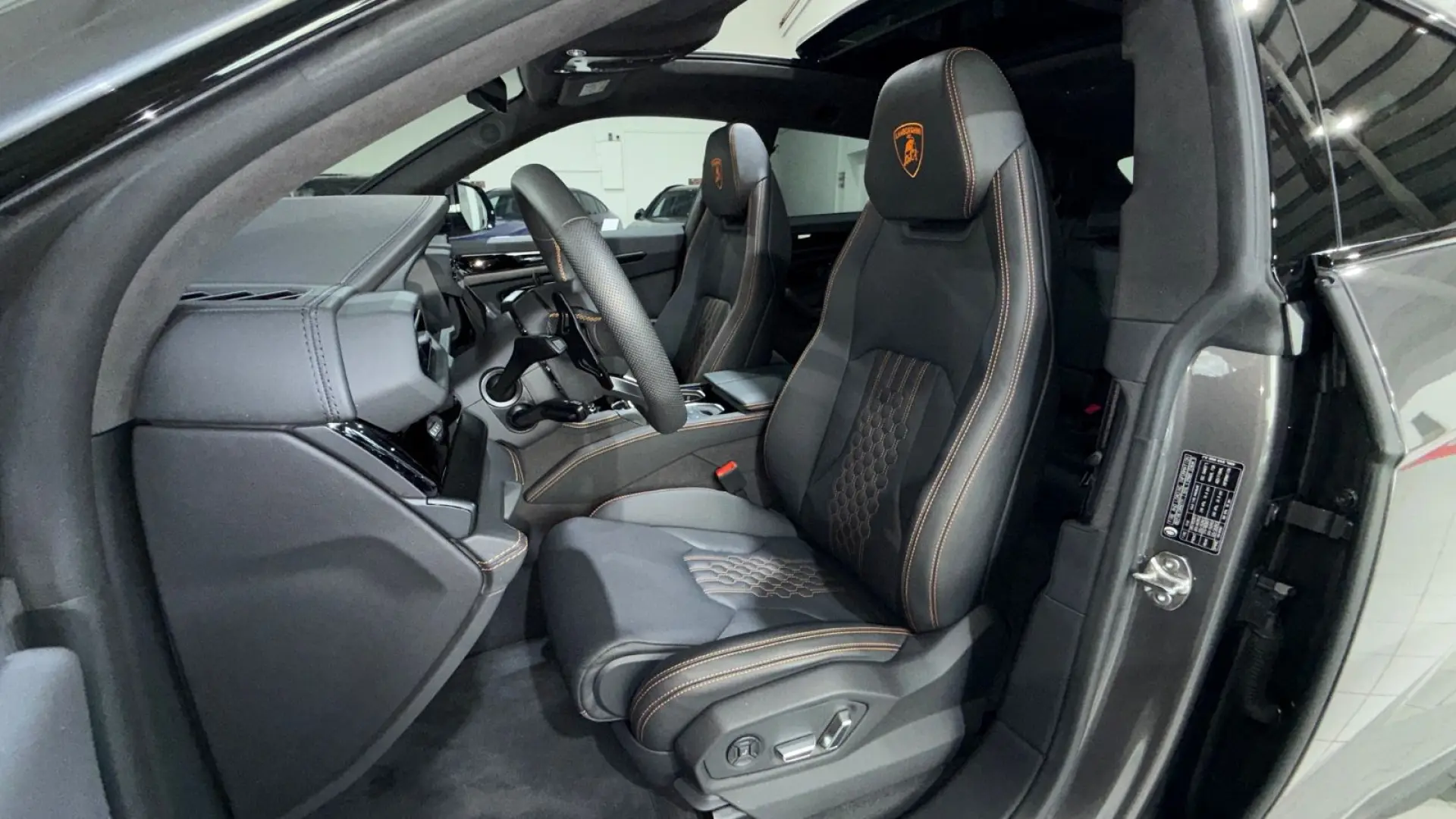 Urus SE 4.0 MY25 ANIMA B&O PANO HUD MASSAGE 23