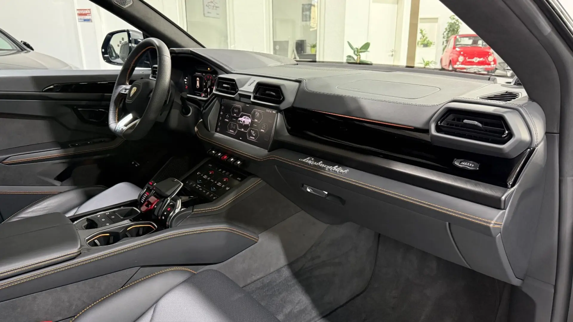 Urus SE 4.0 MY25 ANIMA B&O PANO HUD MASSAGE 23