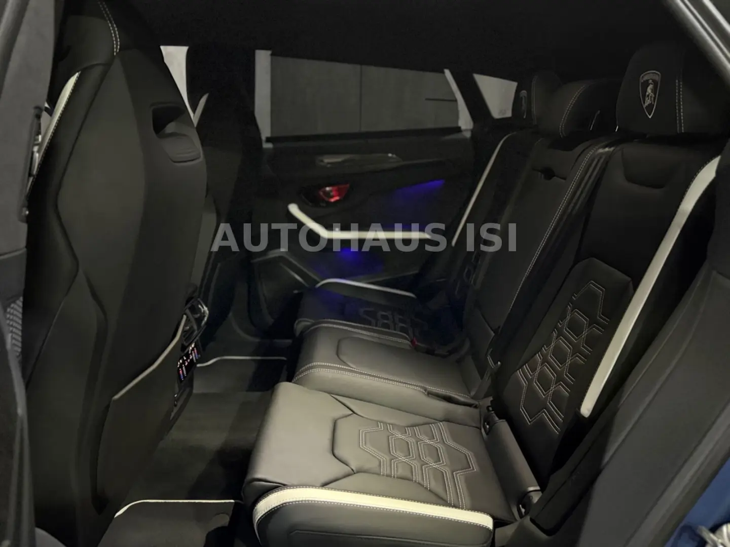 Urus SE BLU GRIFO MATT AD-PERSONAM CARBON 3D B&O