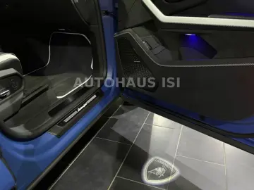 Urus SE BLU GRIFO MATT AD-PERSONAM CARBON 3D B&O
