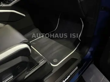 Urus SE BLU GRIFO MATT AD-PERSONAM CARBON 3D B&O