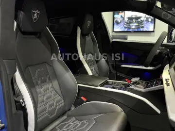 Urus SE BLU GRIFO MATT AD-PERSONAM CARBON 3D B&O