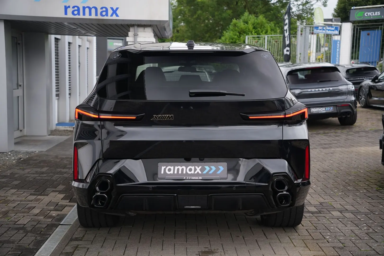 XM  BLACK EDITION-ACC-AHK-23M-LEDER SILVERSTONE