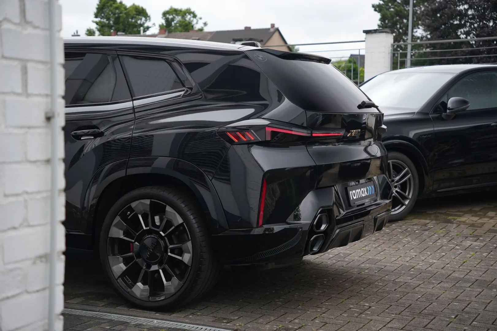 XM  BLACK EDITION-ACC-AHK-23M-LEDER SILVERSTONE