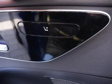 Mercedes-Benz C 180 Limuzină AVANTGARDE 360  AHK