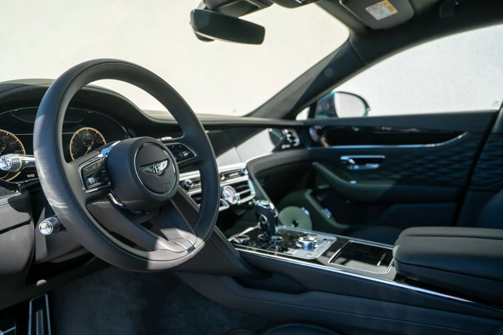 Flying Spur Azure V8  Naim  Rotating Display