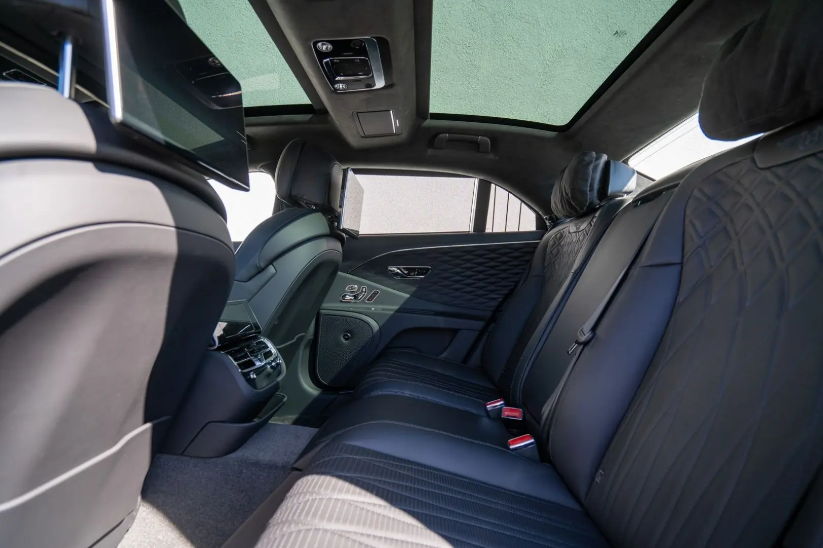 Flying Spur Azure V8  Naim  Rotating Display