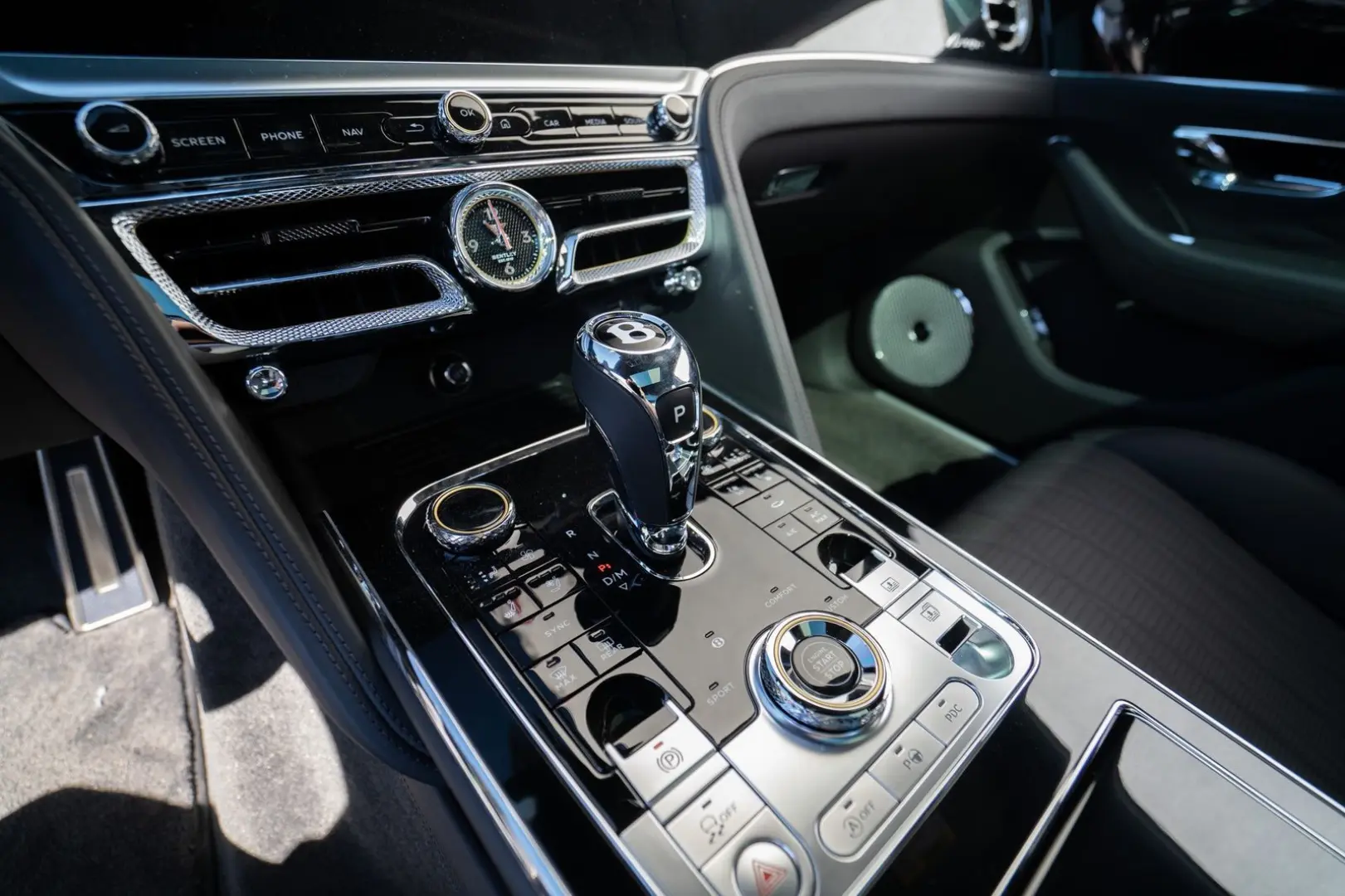 Flying Spur Azure V8  Naim  Rotating Display